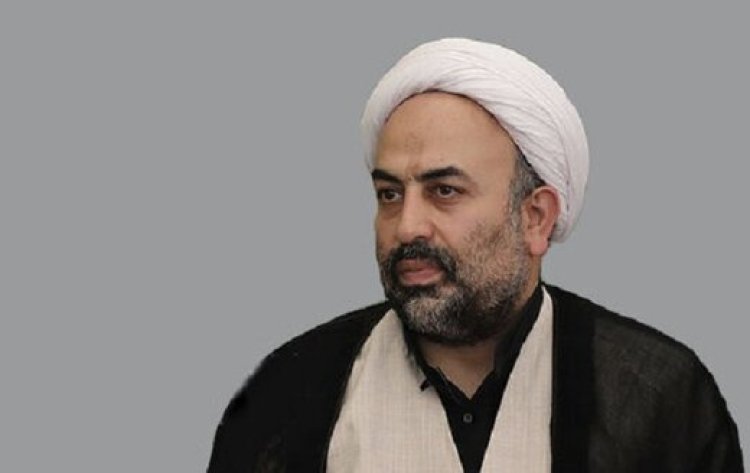 مصیبت ها از وقتی شروع می شود که آدم لباس روحانیت را می پوشد
